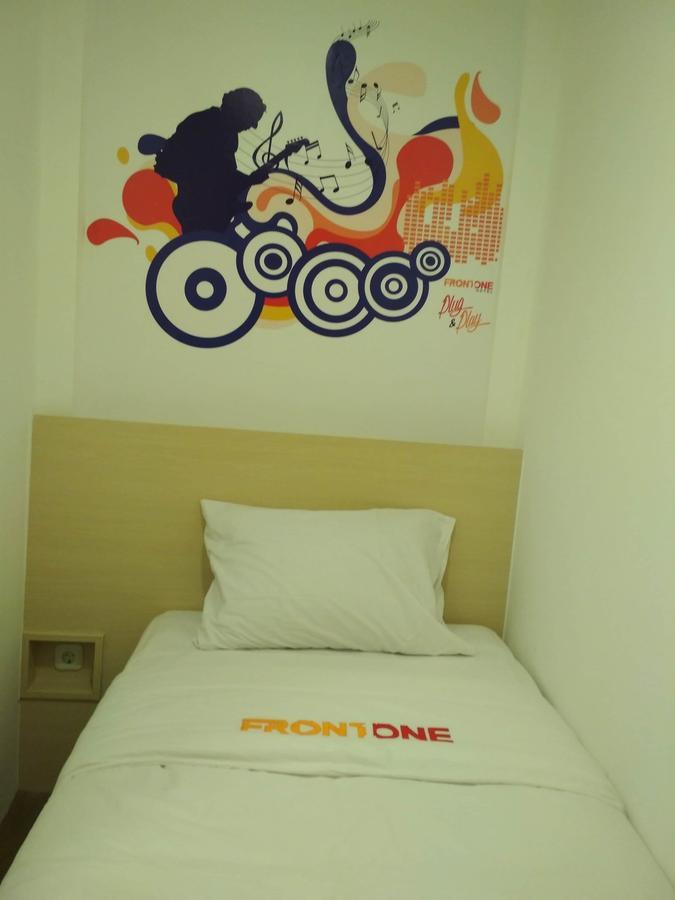 Djo Front One Inn Bengkulu Ngoại thất bức ảnh