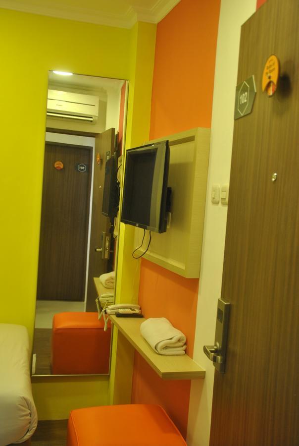Djo Front One Inn Bengkulu Ngoại thất bức ảnh