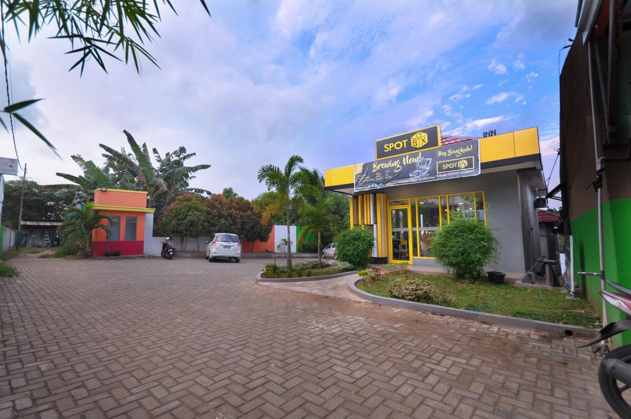 Djo Front One Inn Bengkulu Ngoại thất bức ảnh