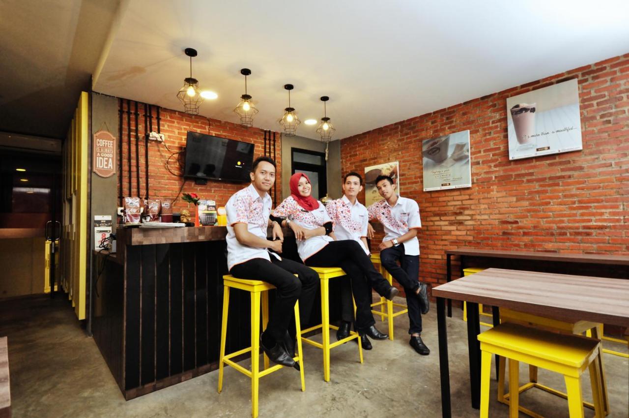 Djo Front One Inn Bengkulu Ngoại thất bức ảnh